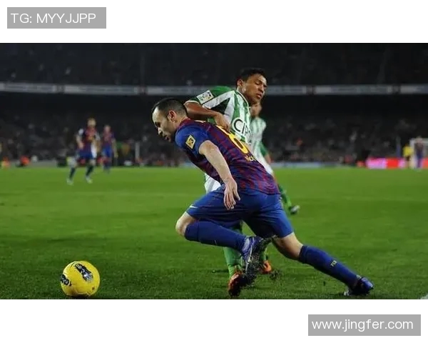 足球明星华贵招牌动作解析展现技巧与魅力的完美结合