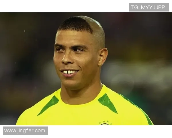 足球明星剃杠发型的精彩瞬间与时尚风格全景展示