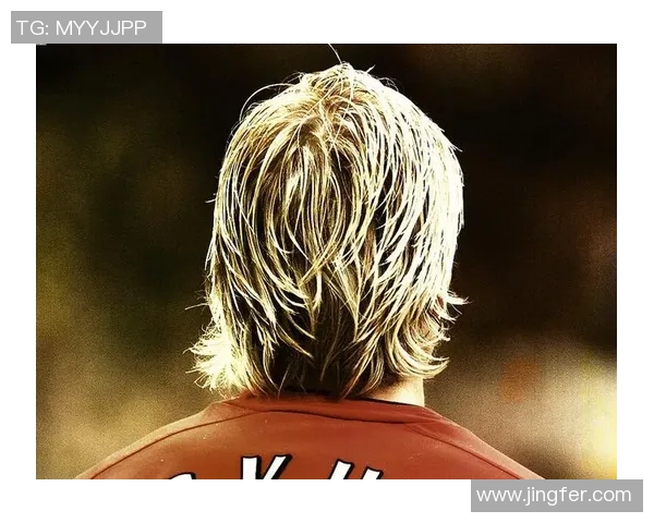 足球明星用手进门图片高清